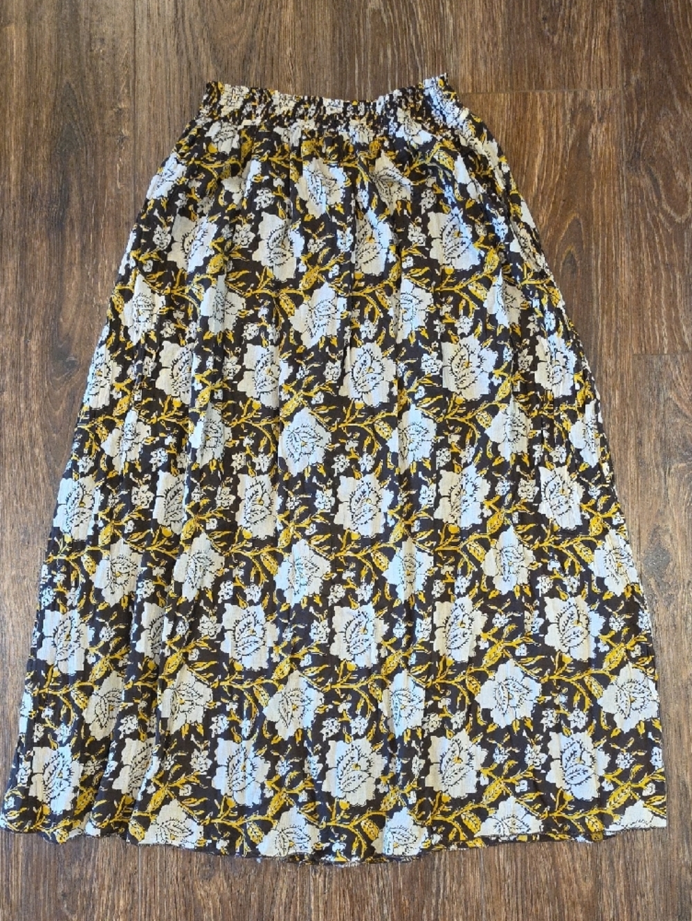 NATURAL LIFE Maxi Skirt with White Floral and Yellow Vine Pattern - Picture 4 of 6